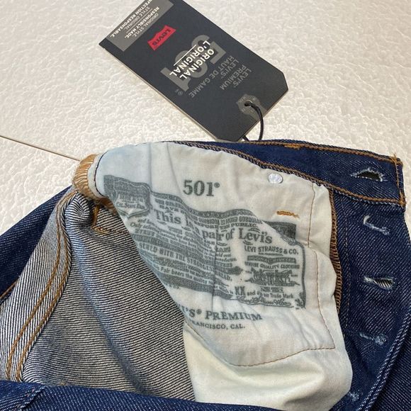 Levi’s 501 ORIGINAL HIGH RISE STRAIGHT LEG FIT WITH A BUTTON FLY SZ W24 L32 - Picture 4 of 8